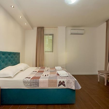 Adria Lux Apartmens 2 Sveti Stefan Bagian luar foto