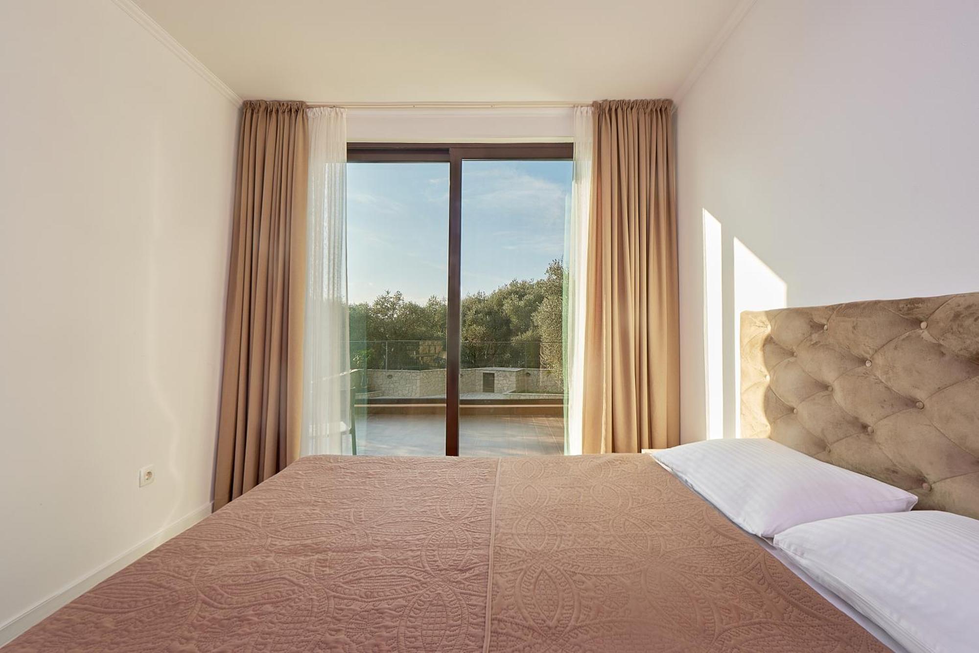 Adria Lux Apartmens 2 Sveti Stefan Bagian luar foto