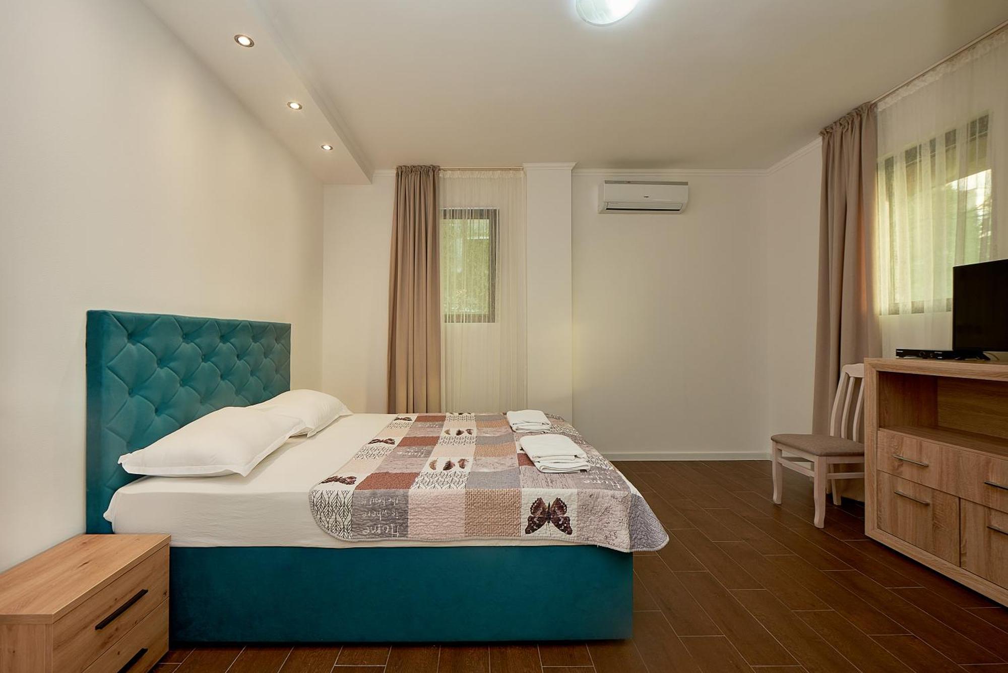 Adria Lux Apartmens 2 Sveti Stefan Bagian luar foto