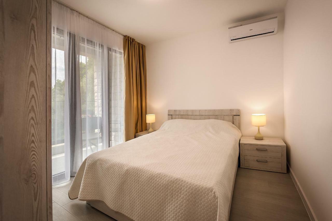 Adria Lux Apartmens 2 Sveti Stefan Bagian luar foto
