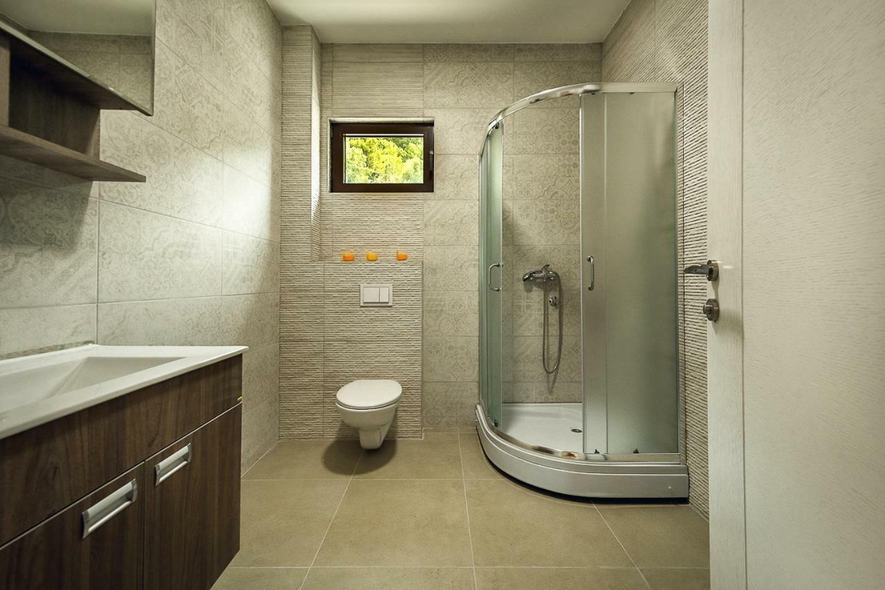 Adria Lux Apartmens 2 Sveti Stefan Bagian luar foto