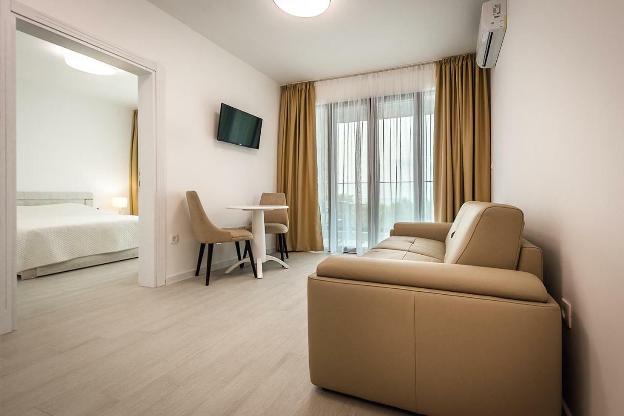 Adria Lux Apartmens 2 Sveti Stefan Bagian luar foto
