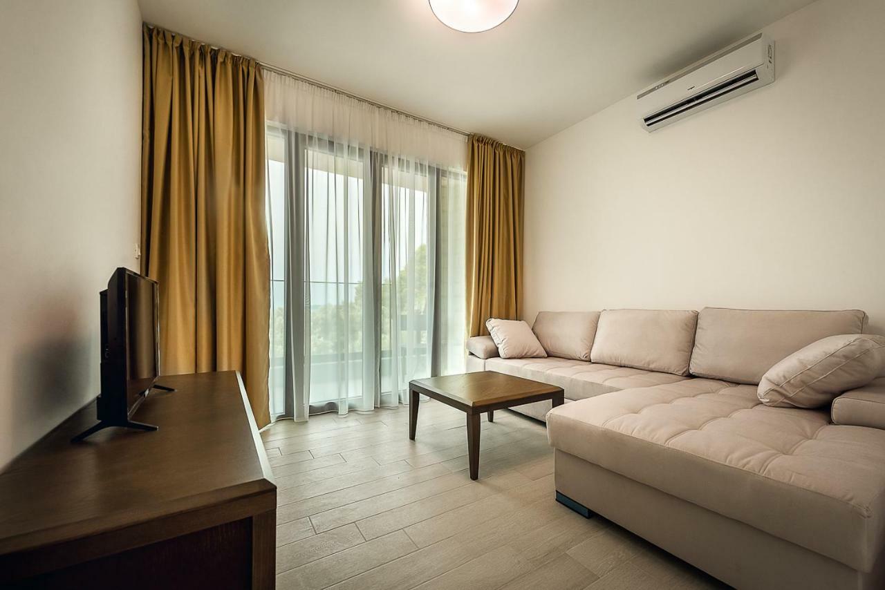 Adria Lux Apartmens 2 Sveti Stefan Bagian luar foto