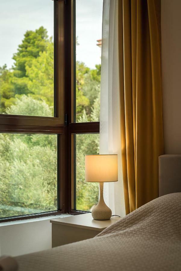 Adria Lux Apartmens 2 Sveti Stefan Bagian luar foto
